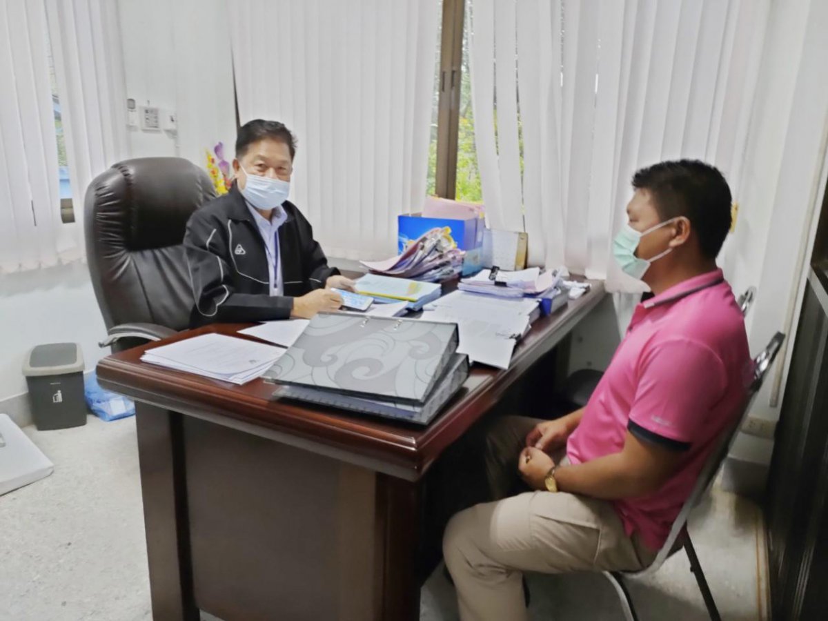 ผู้ตรวจการเลือกตั้งประจำจังหวัดนครราชสีมาเข้าตรวจเยี่ยมศูนย์ประสานงานการเลือกตั้ง อบต.อุดมทรัพย์