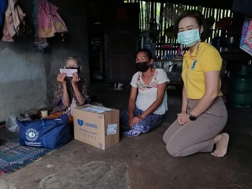 มอบถุงยังชีพและเงินช่วยเหลือให้กับผู้พิการทางการมองเห็น ม.1 บ้านบะใหญ่และ ม.6 บ้านหนองโสมง