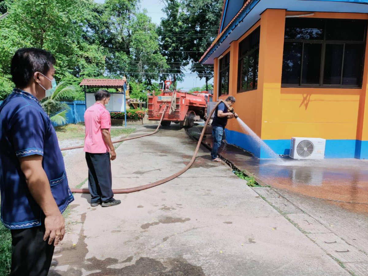 ทำความสะอาดประจำสัปดาห์ บริเวณพื้นที่สำนักงาน อบต.อุดมทรัพย์