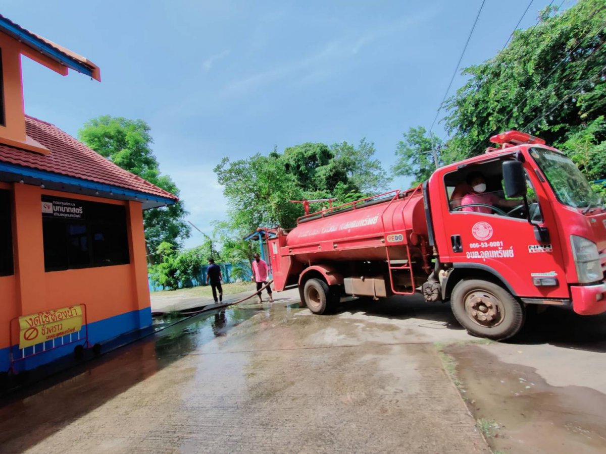 ทำความสะอาดประจำสัปดาห์ บริเวณพื้นที่สำนักงาน อบต.อุดมทรัพย์