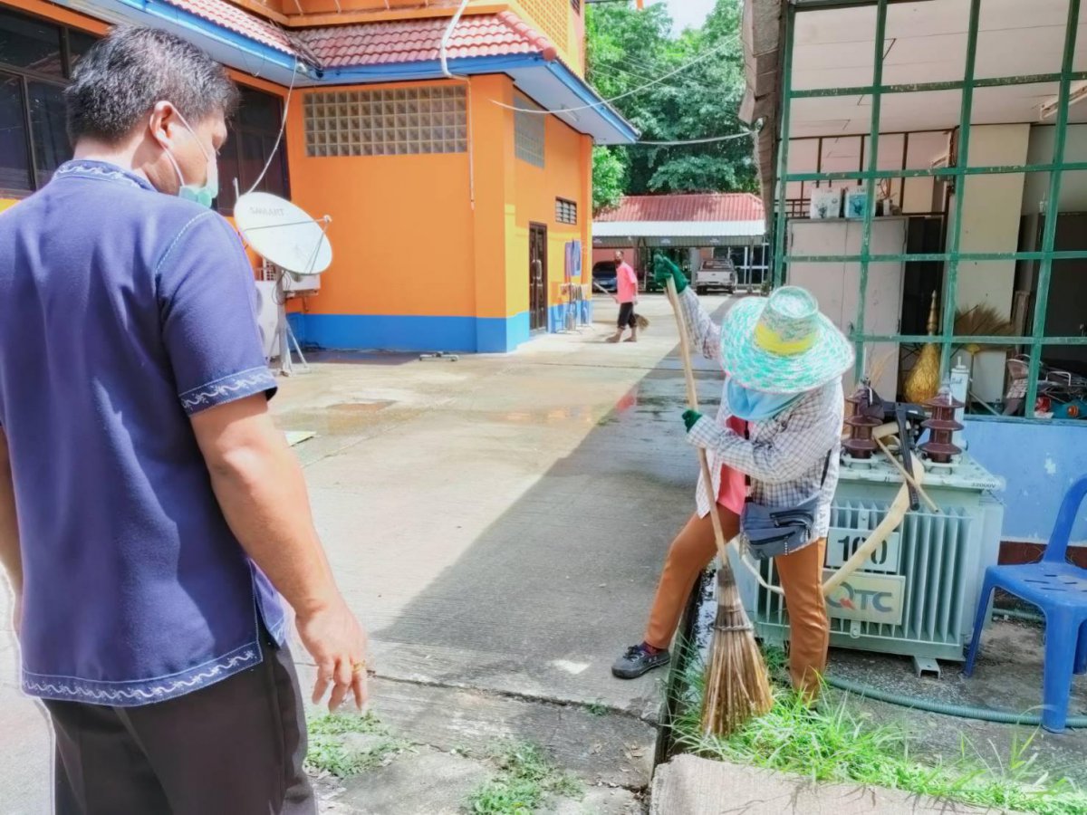 ทำความสะอาดประจำสัปดาห์ บริเวณพื้นที่สำนักงาน อบต.อุดมทรัพย์