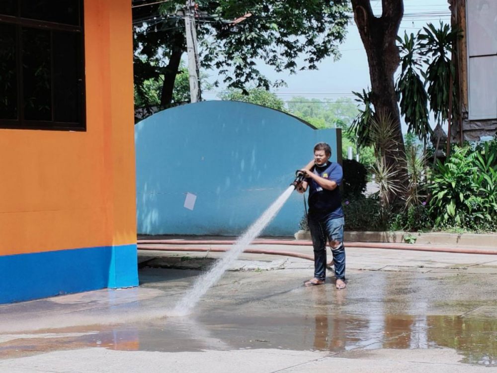 ทำความสะอาดประจำสัปดาห์ บริเวณพื้นที่สำนักงาน อบต.อุดมทรัพย์