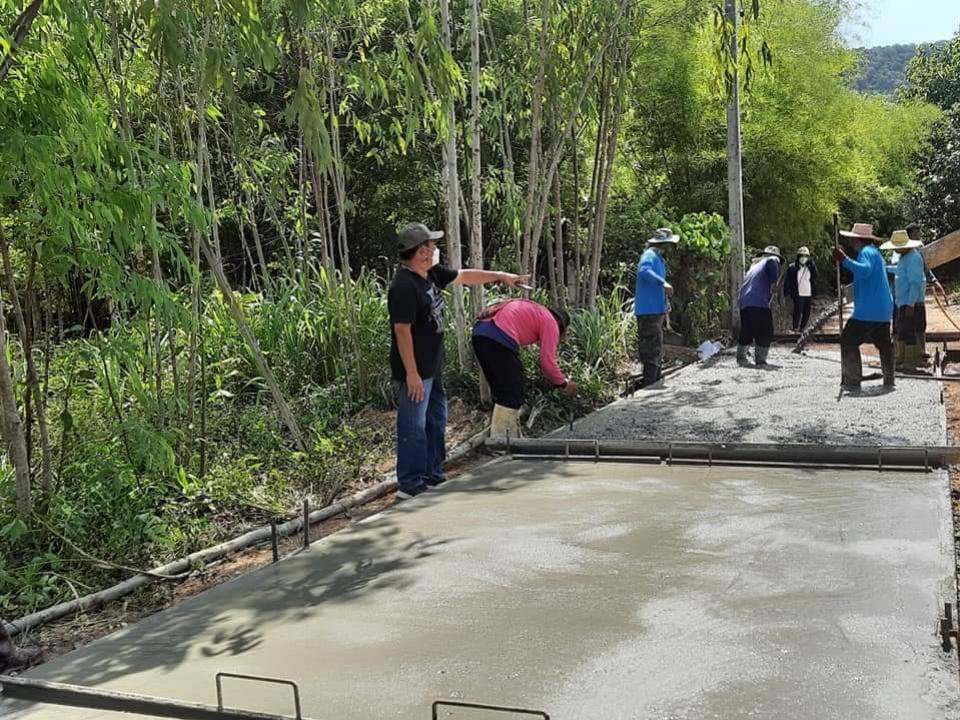 ตรวจติดตามโครงการก่อสร้างถนนคอนกรีต ภายในหมู่บ้านตะกุดรัง หมู่ที่ 4