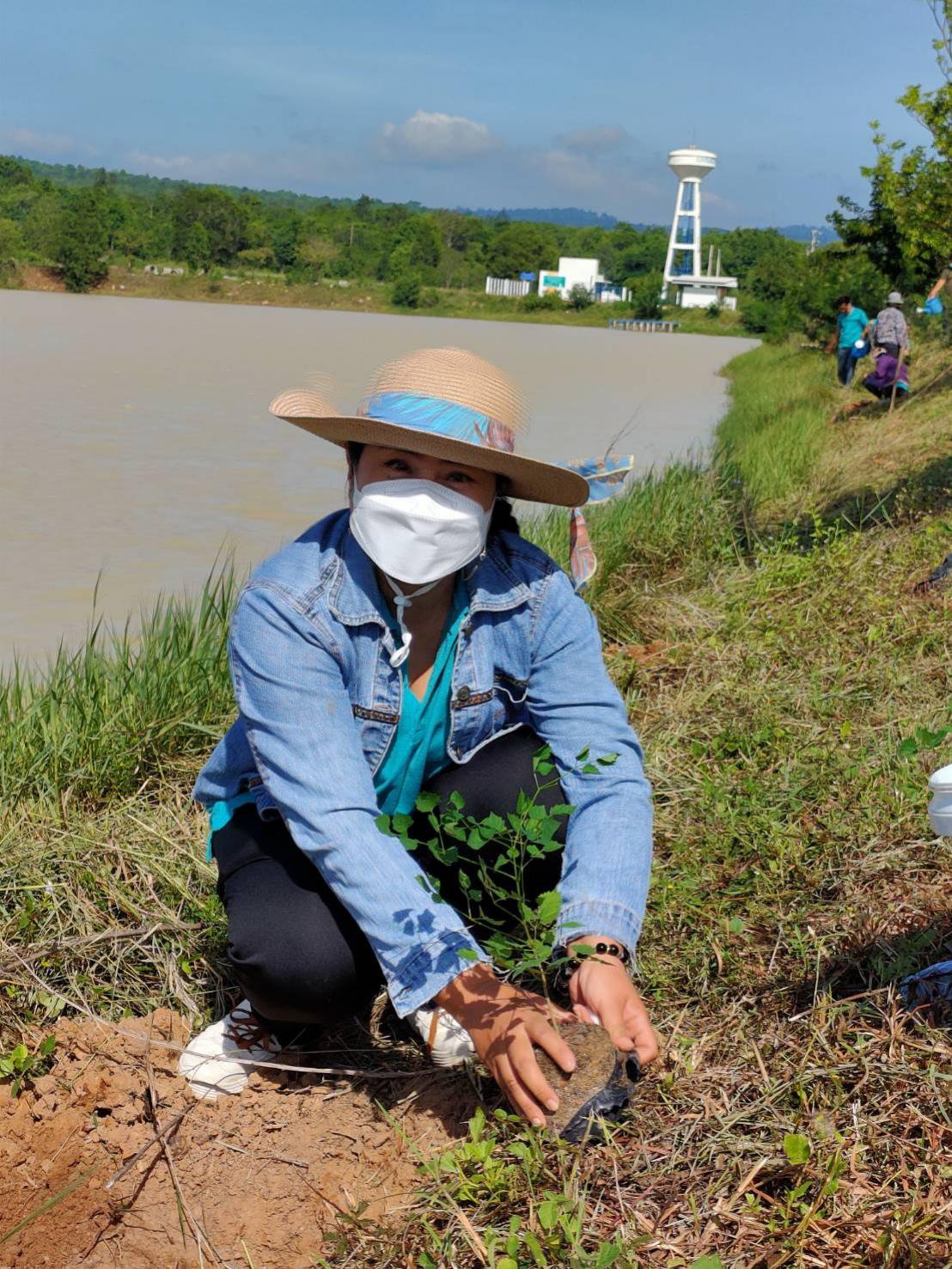 โครงการปลูกต้นไม้เนื่องในวันปลูกต้นไม้ประจำปีของชาติ ณ บ่อยืมดิน บ.หนองโสมง ม.6