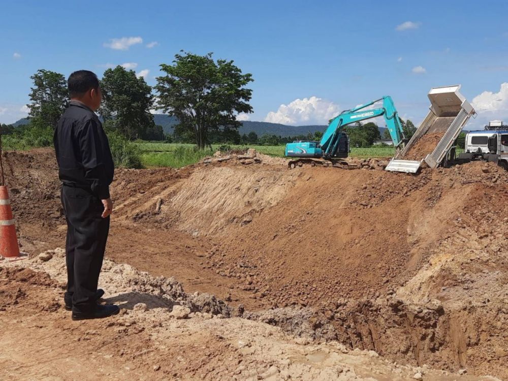ตรวจติดตามโครงการปรับปรุงท่อลอดเหลี่ยม คสล.พร้อมวางท่อระบายน้ำ บ้านอุดมทรัพย์พัฒนา ม.17