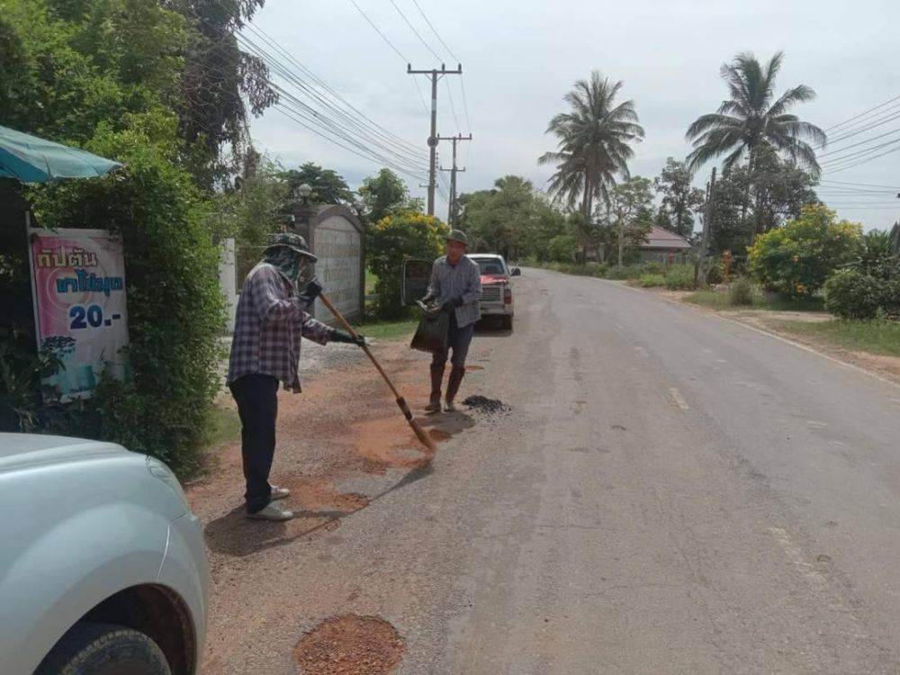 งานกองช่าง พัฒนา ซ่อมแซม โครงสร้างพื้นฐาน (ซ่อมถนน)