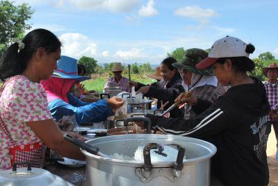 โครงการเฉลิมพระเกียรติปลูกไม้ผลยืนต้นครัวเรือนละต้น 