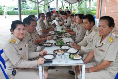 ประชุมสภาและทานข้าวร่วมกัน