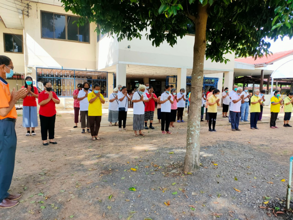 โรงเรียนผู้สูงอายุอุดมทรัพย์บุญวัฒน์ ดำเนินการจัดกิจกรรมการแข่งขันกีฬาสี ณ วัดศิริมังคลาราม(วัดโนนเหลื่อม)