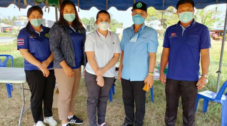 ดำเนินการตรวจ ATK พ่อค้าแม่ค้าตลาดนัดบ้านบะใหญ่ ม.1