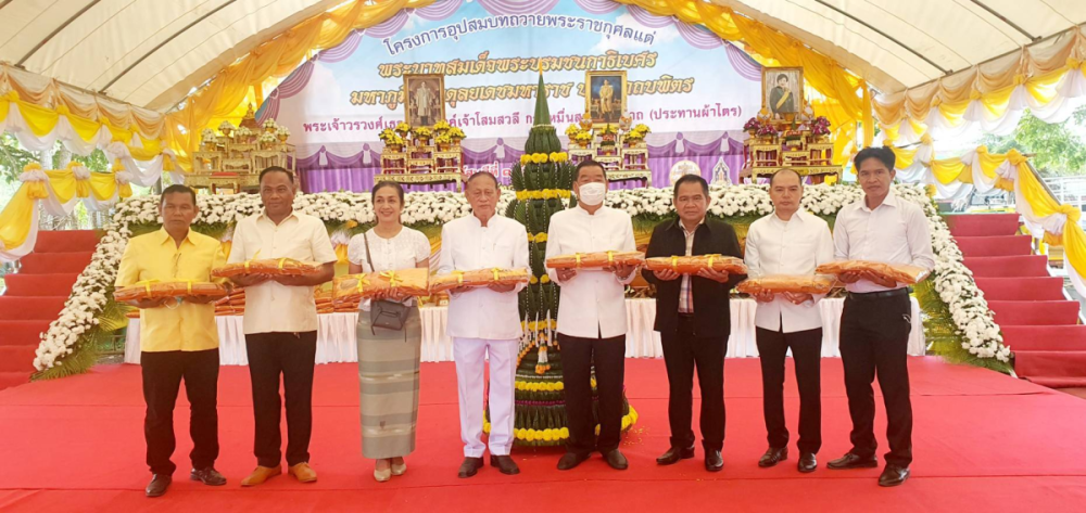 ร่วมพิธีในโครงการอุปสมบทหมู่ถวายพระราชกุศล แด่พระบาทสมเด็จพระบรมชนกาธิเบศร มหาภูมิพล ดุลยเดชมหาราช บรมนาถบพิตร โดยพระเจ้าวรวงศ์เธอ พระองค์เจ้าโสมสวลี กรมหมื่นสุทธนารีนาถ(ประธานผ้าไตร) ณ พัทธสีมาวัดบุไผ่