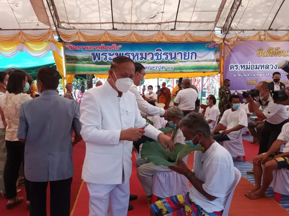 ร่วมพิธีในโครงการอุปสมบทหมู่ถวายพระราชกุศล แด่พระบาทสมเด็จพระบรมชนกาธิเบศร มหาภูมิพล ดุลยเดชมหาราช บรมนาถบพิตร โดยพระเจ้าวรวงศ์เธอ พระองค์เจ้าโสมสวลี กรมหมื่นสุทธนารีนาถ(ประธานผ้าไตร) ณ พัทธสีมาวัดบุไผ่