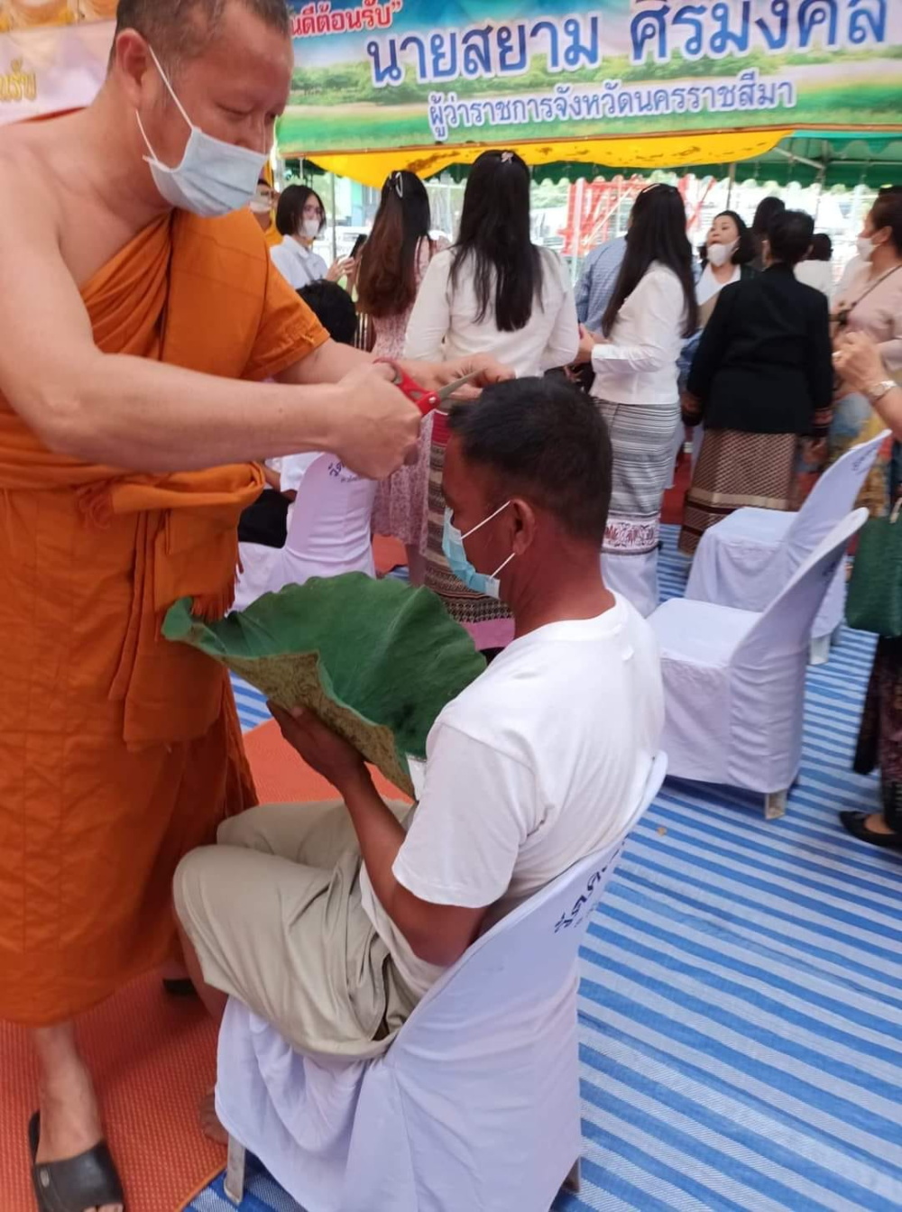 ร่วมพิธีในโครงการอุปสมบทหมู่ถวายพระราชกุศล แด่พระบาทสมเด็จพระบรมชนกาธิเบศร มหาภูมิพล ดุลยเดชมหาราช บรมนาถบพิตร โดยพระเจ้าวรวงศ์เธอ พระองค์เจ้าโสมสวลี กรมหมื่นสุทธนารีนาถ(ประธานผ้าไตร) ณ พัทธสีมาวัดบุไผ่