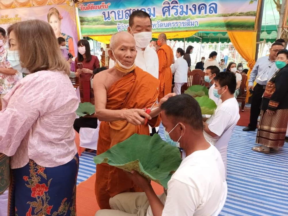 ร่วมพิธีในโครงการอุปสมบทหมู่ถวายพระราชกุศล แด่พระบาทสมเด็จพระบรมชนกาธิเบศร มหาภูมิพล ดุลยเดชมหาราช บรมนาถบพิตร โดยพระเจ้าวรวงศ์เธอ พระองค์เจ้าโสมสวลี กรมหมื่นสุทธนารีนาถ(ประธานผ้าไตร) ณ พัทธสีมาวัดบุไผ่