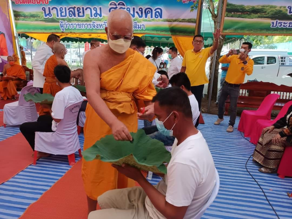 ร่วมพิธีในโครงการอุปสมบทหมู่ถวายพระราชกุศล แด่พระบาทสมเด็จพระบรมชนกาธิเบศร มหาภูมิพล ดุลยเดชมหาราช บรมนาถบพิตร โดยพระเจ้าวรวงศ์เธอ พระองค์เจ้าโสมสวลี กรมหมื่นสุทธนารีนาถ(ประธานผ้าไตร) ณ พัทธสีมาวัดบุไผ่