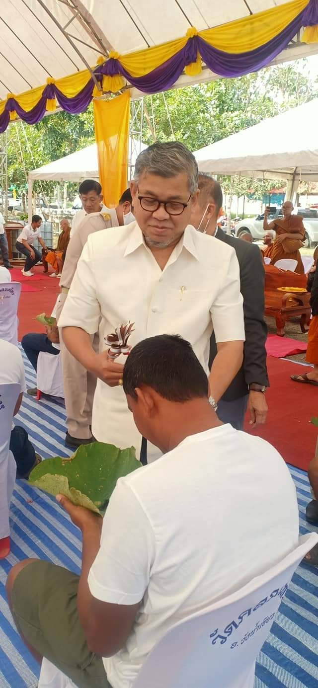 ร่วมพิธีในโครงการอุปสมบทหมู่ถวายพระราชกุศล แด่พระบาทสมเด็จพระบรมชนกาธิเบศร มหาภูมิพล ดุลยเดชมหาราช บรมนาถบพิตร โดยพระเจ้าวรวงศ์เธอ พระองค์เจ้าโสมสวลี กรมหมื่นสุทธนารีนาถ(ประธานผ้าไตร) ณ พัทธสีมาวัดบุไผ่