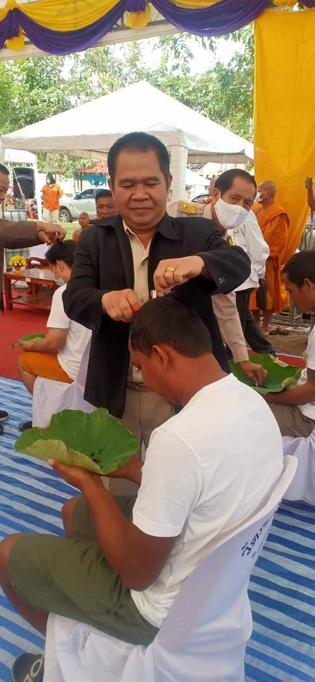 ร่วมพิธีในโครงการอุปสมบทหมู่ถวายพระราชกุศล แด่พระบาทสมเด็จพระบรมชนกาธิเบศร มหาภูมิพล ดุลยเดชมหาราช บรมนาถบพิตร โดยพระเจ้าวรวงศ์เธอ พระองค์เจ้าโสมสวลี กรมหมื่นสุทธนารีนาถ(ประธานผ้าไตร) ณ พัทธสีมาวัดบุไผ่