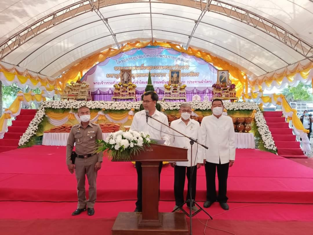 ร่วมพิธีในโครงการอุปสมบทหมู่ถวายพระราชกุศล แด่พระบาทสมเด็จพระบรมชนกาธิเบศร มหาภูมิพล ดุลยเดชมหาราช บรมนาถบพิตร โดยพระเจ้าวรวงศ์เธอ พระองค์เจ้าโสมสวลี กรมหมื่นสุทธนารีนาถ(ประธานผ้าไตร) ณ พัทธสีมาวัดบุไผ่