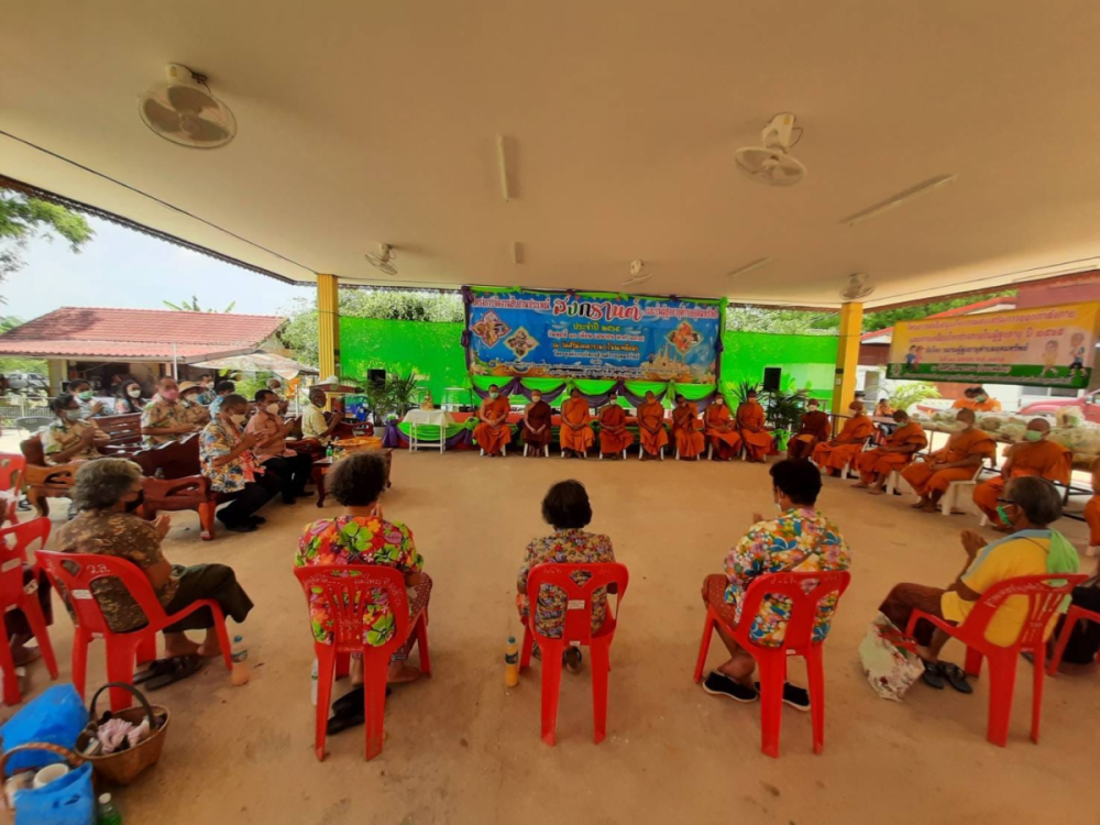 จัดงานสืบสานประเพณีวันสงกรานต์และวันผู้สูงอายุตำบลอุดมทรัพย์ ประจำปี 2565 ณ วัดศิริมังคลาราม (วัดบ้านโนนเหลื่อม)