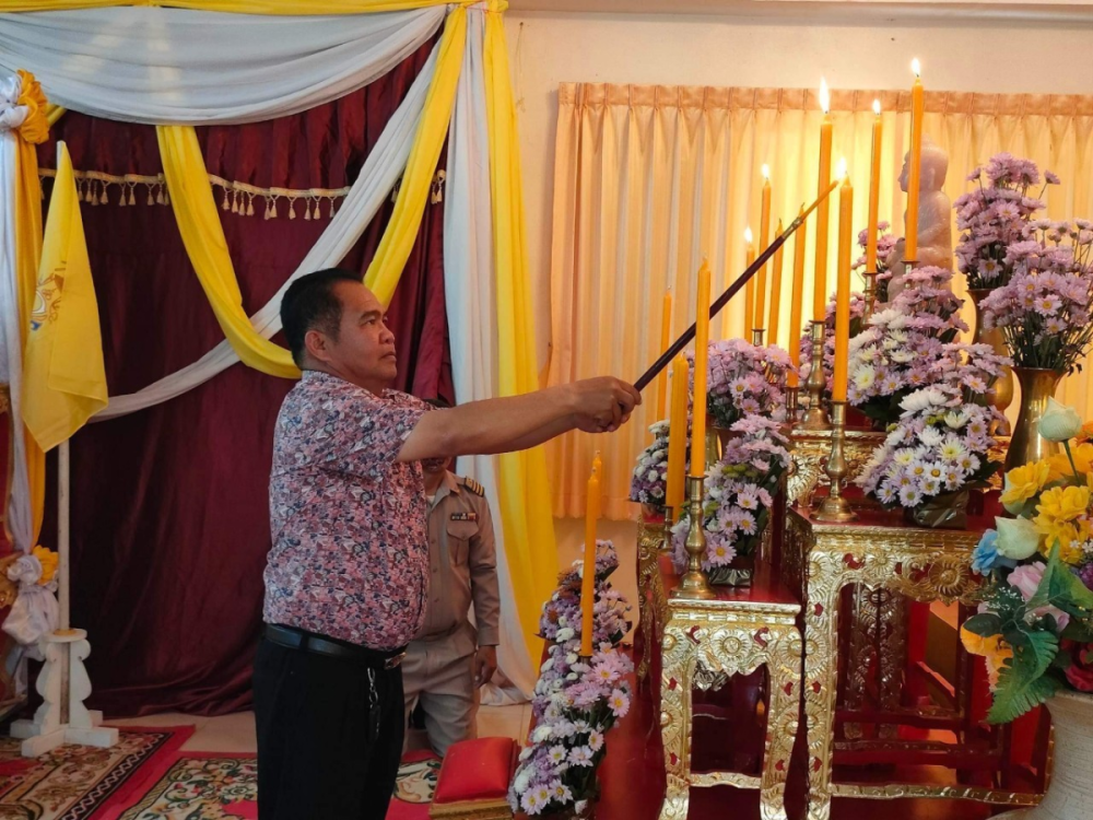 ร่วมพิธีเจริญพระพุทธมนต์เฉลิมพระเกียรติถวายพระพรชัยมงคลแด่ พระบาทสมเด็จพระเจ้าอยู่หัวฯ สมเด็จพระนางเจ้าสิริกิติ์ พระบรมราชินีนาถ พระบรมราชชนนีพันปีหลวง และสมเด็จพระนางเจ้าสุทิดา พระบรมราชินี