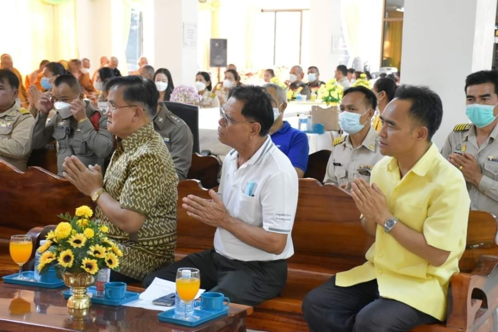 ร่วมพิธีเจริญพระพุทธมนต์เฉลิมพระเกียรติถวายพระพรชัยมงคลแด่ พระบาทสมเด็จพระเจ้าอยู่หัวฯ สมเด็จพระนางเจ้าสิริกิติ์ พระบรมราชินีนาถ พระบรมราชชนนีพันปีหลวง และสมเด็จพระนางเจ้าสุทิดา พระบรมราชินี