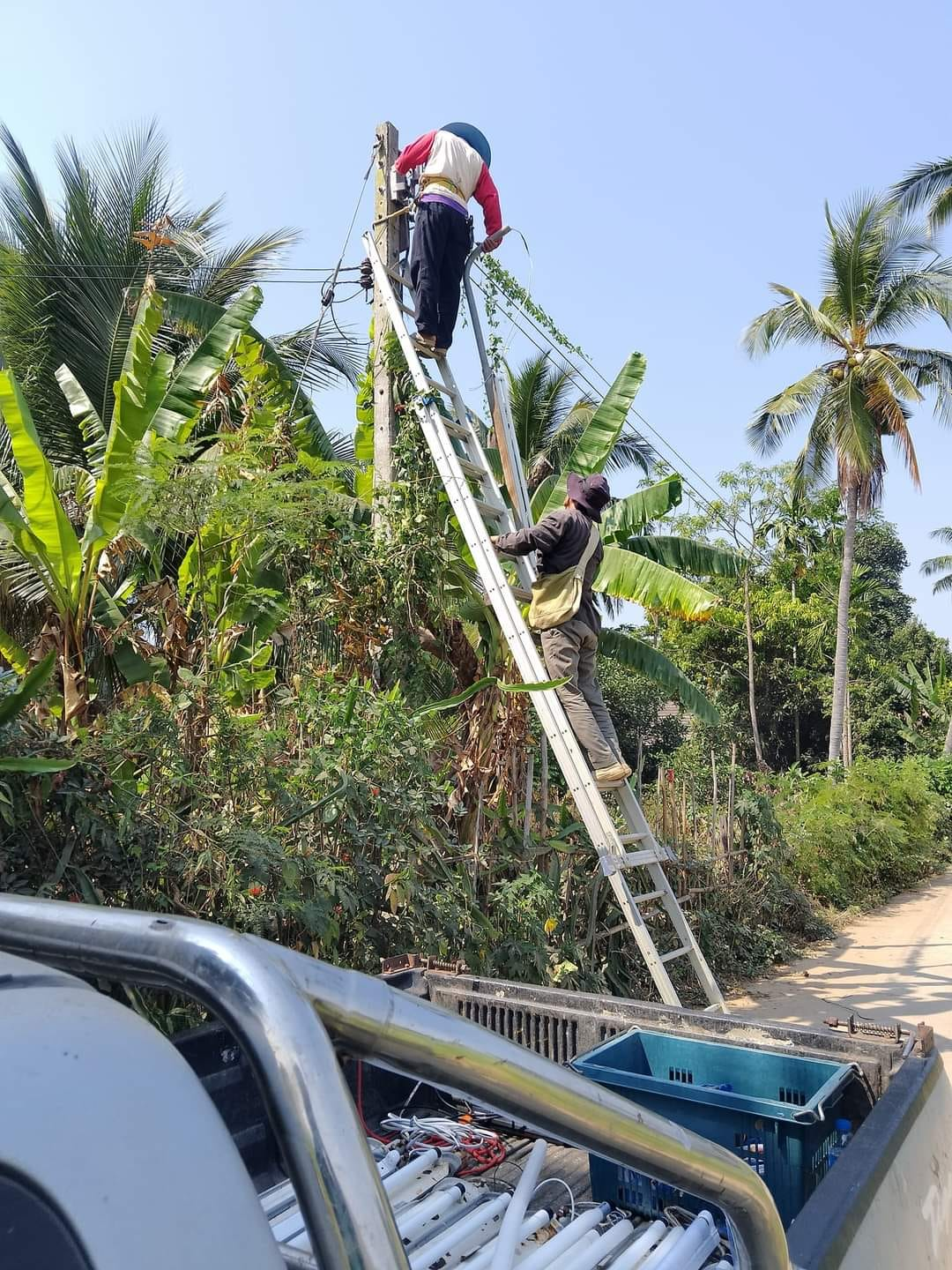 ตรวจสอบ/แก้ไขปรับปรุงและซ่อมแซมไฟฟ้าส่องสว่างภายในหมู่บ้านห้วยพรหม หมู่ที่ 8 