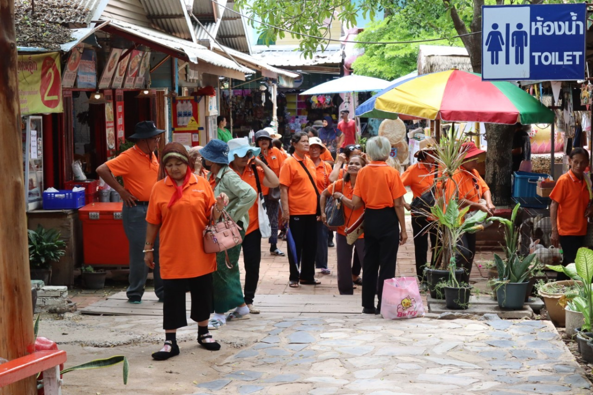 กิจกรรมโรงเรียนผู้สูงอายุอุดมทรัพย์บุญวัฒน์ ศึกษาแหล่งเรียนรู้นอกสถานที่ จ.พระนครศรีอยุธยา ในโครงการพัฒนาระบบการดูแลผู้สูงอายุและพัฒนาคุณภาพชีวิต ประจำปีงบประมาณ พ.ศ.2567