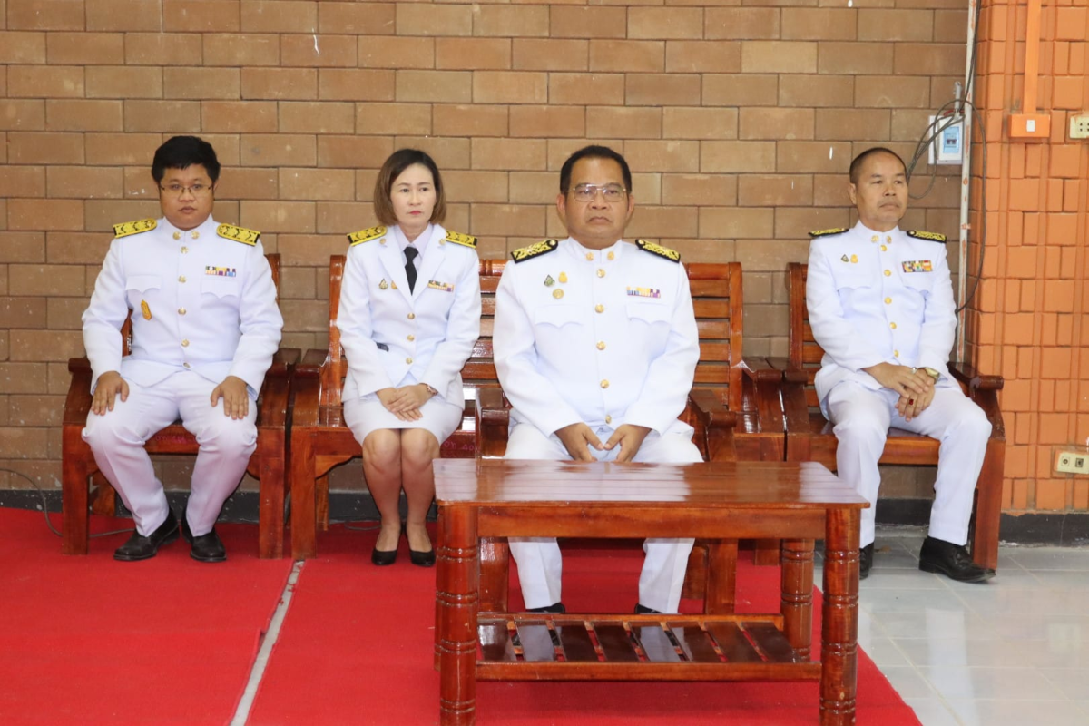 พิธีมอบพระบรมฉายาลักษณ์ พระบาทสมเด็จพระเจ้าอยู่หัว ที่ฉายกับสมเด็จพระนางเจ้าฯ พระบรมราชินี รัชกาลที่ 10