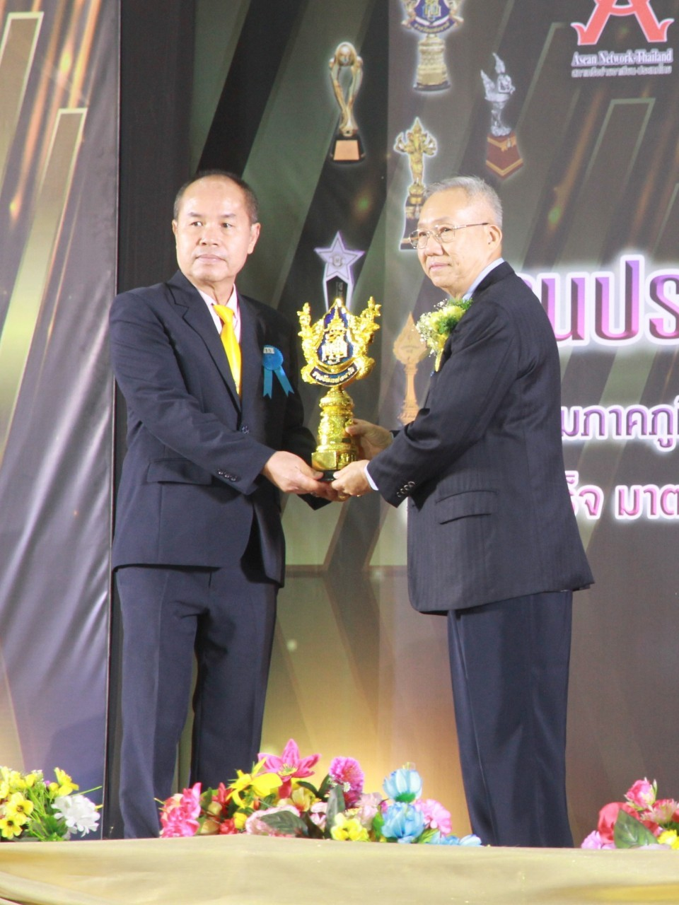 เข้ารับประทานรางวัล รางวัลแห่งชาติ Thai Awards