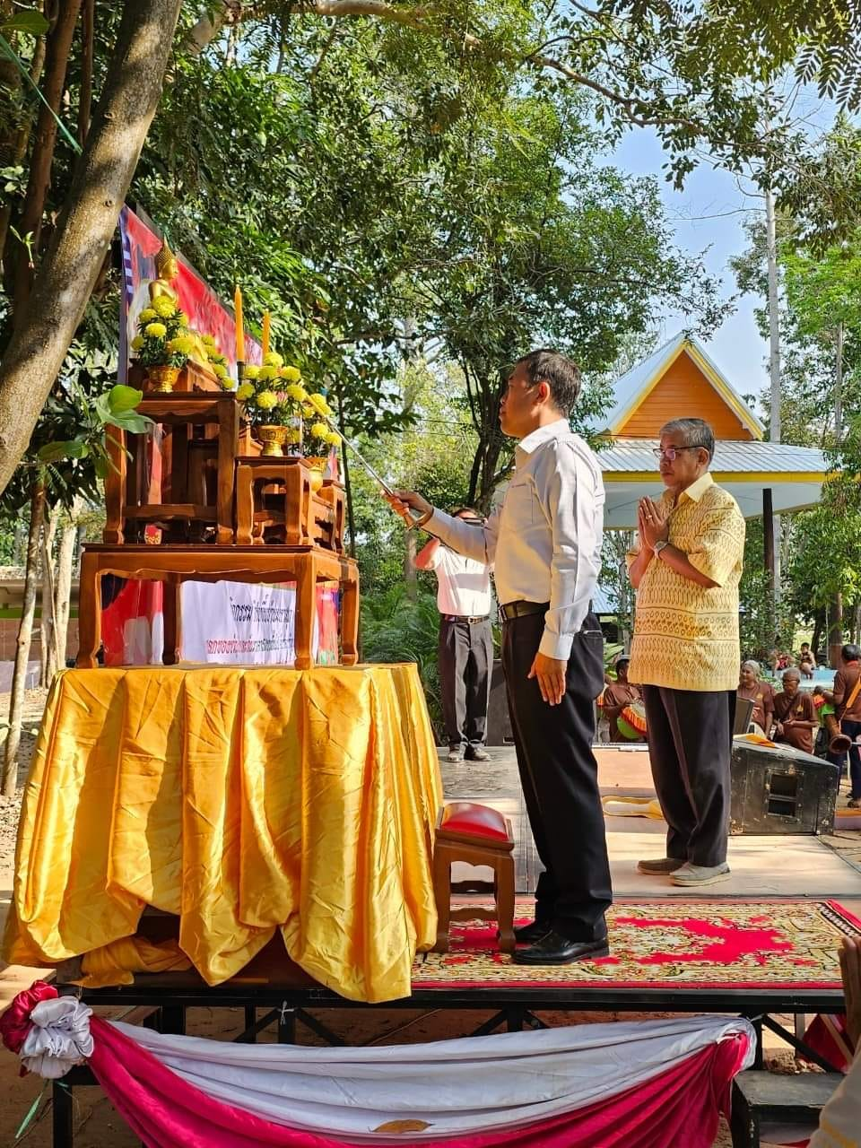 ร่วมกิจกรรมงานปีใหม่ชมรมส่งเสริมดูแลผู้ป่วยจิตเวชในชุมชนโดยพระสงฆ์เป็นแกนนำ ณ วัดห้วยพรหม