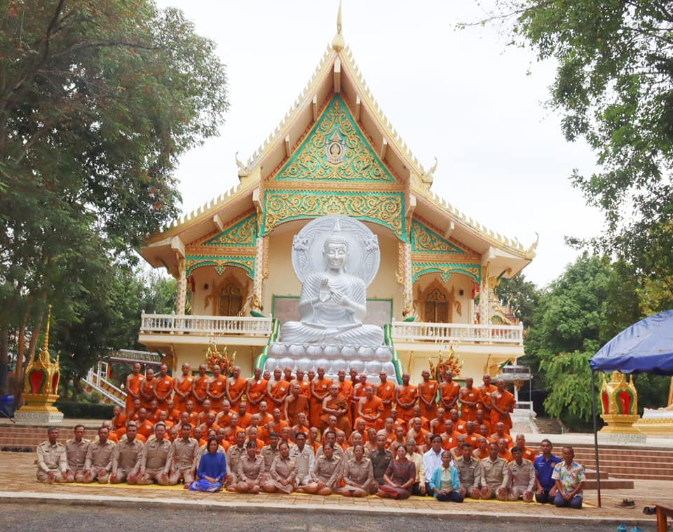 ร่วมทำบุญตักบาตรและถวายผ้าไตรในโครงการอุปสมบทหมู่ถวายพระราชกุศล แด่พระบาทสมเด็จพระบรมชนกาธิเบศร มหาภูมิพล อดุลยเดชมหาราช บรมนาถบพิตร อำเภอวังน้ำเขียว ครั้งที่ 19  ณ วัดป่าโพธิภาวัน(โนนค่าง) ตำบลอุดมทรัพย์ อำเภอวังน้ำเขียว จังหวัดนครราชสีมา