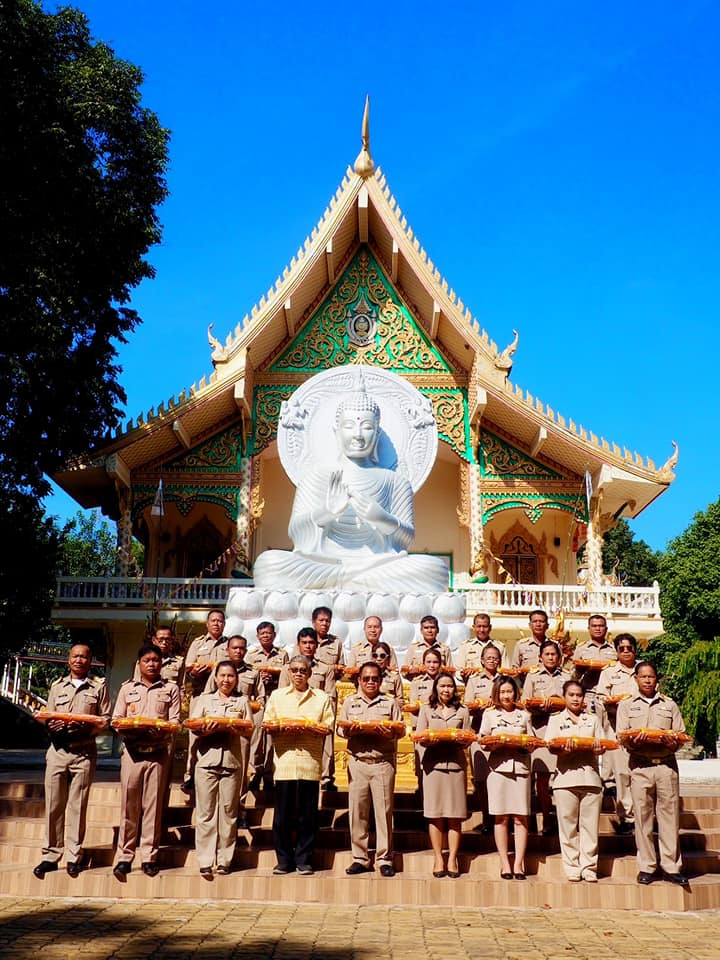 ร่วมทำบุญตักบาตรและถวายผ้าไตรในโครงการอุปสมบทหมู่ถวายพระราชกุศล แด่พระบาทสมเด็จพระบรมชนกาธิเบศร มหาภูมิพล อดุลยเดชมหาราช บรมนาถบพิตร อำเภอวังน้ำเขียว ครั้งที่ 19  ณ วัดป่าโพธิภาวัน(โนนค่าง) ตำบลอุดมทรัพย์ อำเภอวังน้ำเขียว จังหวัดนครราชสีมา