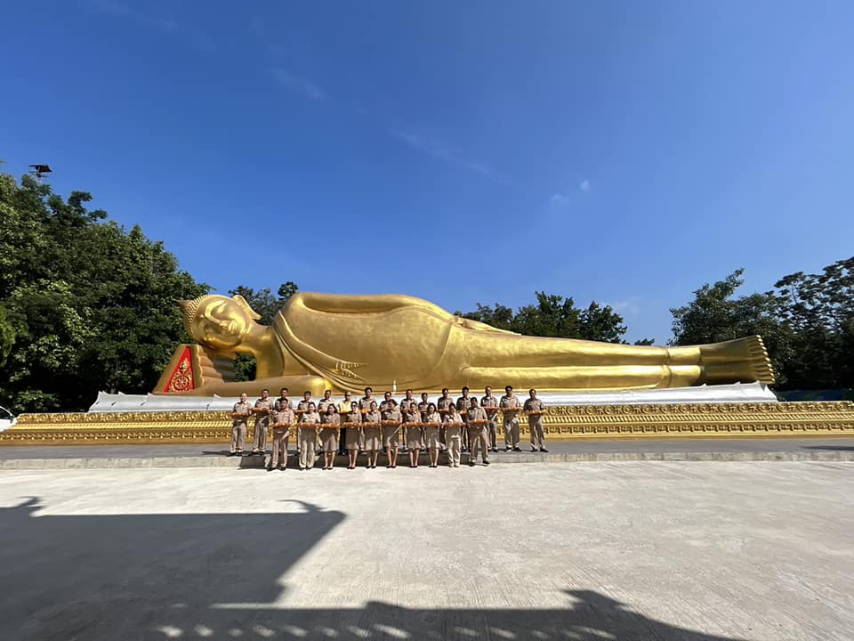 ร่วมทำบุญตักบาตรและถวายผ้าไตรในโครงการอุปสมบทหมู่ถวายพระราชกุศล แด่พระบาทสมเด็จพระบรมชนกาธิเบศร มหาภูมิพล อดุลยเดชมหาราช บรมนาถบพิตร อำเภอวังน้ำเขียว ครั้งที่ 19  ณ วัดป่าโพธิภาวัน(โนนค่าง) ตำบลอุดมทรัพย์ อำเภอวังน้ำเขียว จังหวัดนครราชสีมา