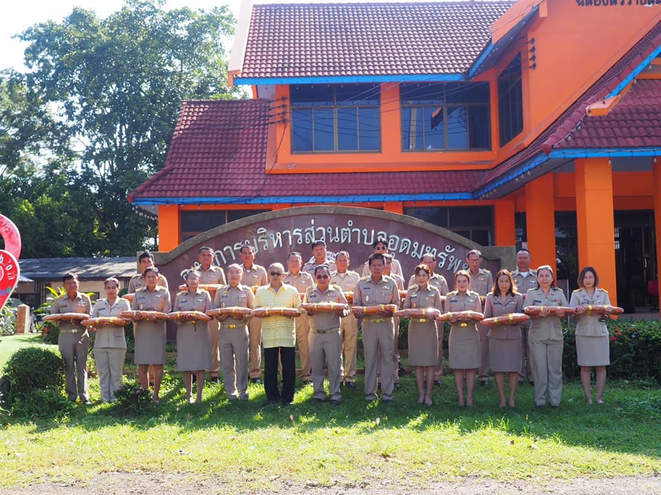 ร่วมทำบุญตักบาตรและถวายผ้าไตรในโครงการอุปสมบทหมู่ถวายพระราชกุศล แด่พระบาทสมเด็จพระบรมชนกาธิเบศร มหาภูมิพล อดุลยเดชมหาราช บรมนาถบพิตร อำเภอวังน้ำเขียว ครั้งที่ 19  ณ วัดป่าโพธิภาวัน(โนนค่าง) ตำบลอุดมทรัพย์ อำเภอวังน้ำเขียว จังหวัดนครราชสีมา