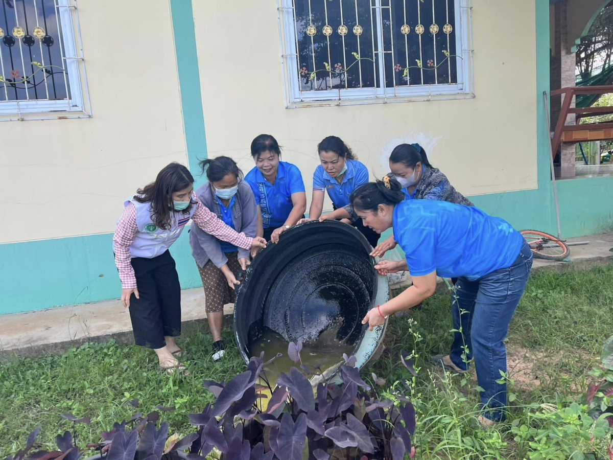 ดำเนินการฉีดพ่นหมอกควันกำจัดลูกน้ำยุงลาย บริเวณภายในหมู่บ้านวังน้ำเขียว หมู่ที่ 9