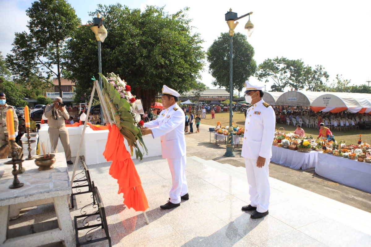 ร่วมในพิธีสักการะ และบวงสรวงอนุสาวรีย์ท้าวสุรนารี อำเภอวังน้ำเขียว จังหวัดนครราชสีมา