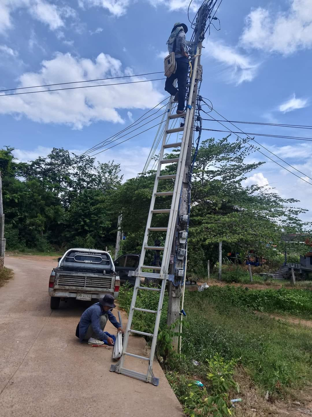 ดำเนินการตรวจสอบแก้ไข และซ่อมแซมไฟฟ้าส่องสว่างภายในหมู่บ้านบ้านหนองแวง หมู่ที่ 12