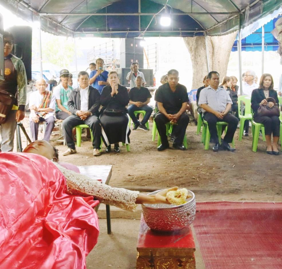 ร่วมพิธีบำเพ็ญกุศลศพและฟังพระสวดอภิธรรม นางปิตินันท์ บุญนาดี อดีตสมาชิกสภาองค์การบริหารส่วนตำบลอุดมทรัพย์ เขต 11 บ้านห้วยน้ำเค็ม 