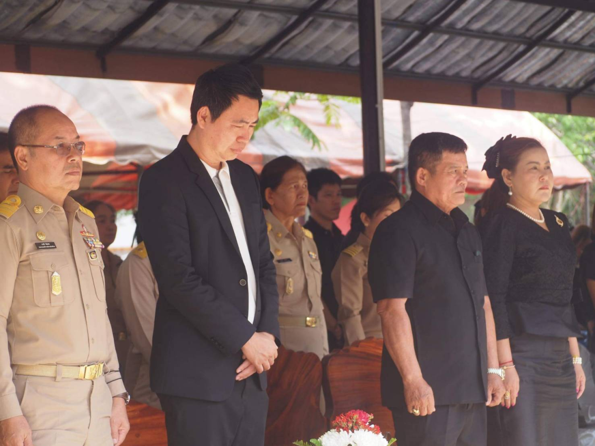 ร่วมพิธีบำเพ็ญกุศลศพและฟังพระสวดอภิธรรม นางปิตินันท์ บุญนาดี อดีตสมาชิกสภาองค์การบริหารส่วนตำบลอุดมทรัพย์ เขต 11 บ้านห้วยน้ำเค็ม 