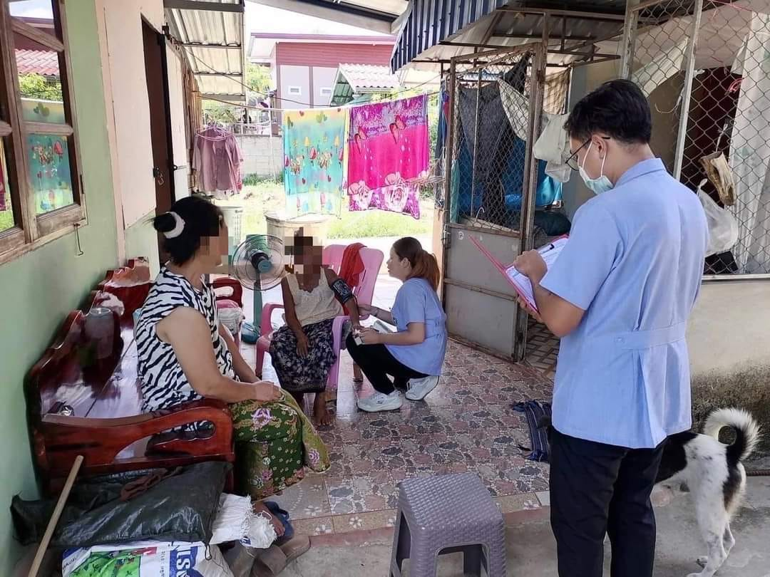 ร่วมลงพื้นที่ตรวจเยี่ยมผู้ป่วย ผู้สูงอายุ และผู้พิการในชุมชน และสนับสนุนยานพาหนะสำหรับเจ้าหน้าที่กลุ่มงานเวชกรรมฟื้นฟู โรงพยาบาลวังน้ำเขียว กายภาพบำบัด วังน้ำเขียว 