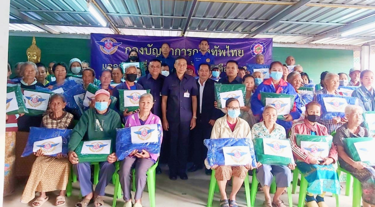 ร่วมแจกจ่ายเครื่องกันหนาว ช่วยเหลือประชาชน โดยสำนักงานพัฒนาภาค 5 หน่วยบัญชาการทหารพัฒนา กองบัญชาการกองทัพไทย