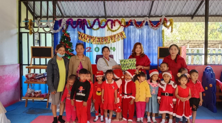 ศูนย์พัฒนาเด็กเล็กในสังกัด ดำเนินกิจกรรมหน่วยการจัดประสบการณ์ในวันสำคัญ เนื่องในวันส่งท้ายปีเก่าต้อนรับปีใหม่และวันคริสต์มาส 