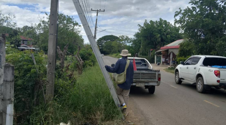 ดำเนินการตรวจสอบแก้ไข ซ่อมแซมไฟฟ้าส่องสว่างภายในหมู่บ้านในพื้นที่ตำบลอุดมทรัพย์ ตามใบคำร้องทุกข์ของประชาชนในพื้นที่