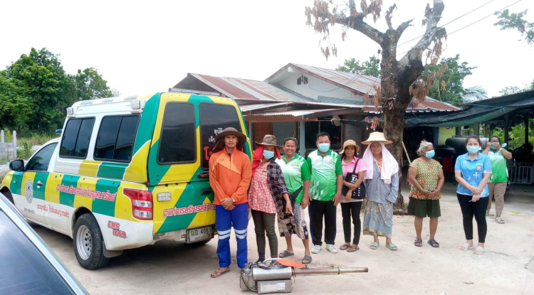 ดำเนินการฉีดพ่นหมอกควันควบคุมโรคไข้เลือดออก ณ บ้านโนนค่าง หมู่ที่ 7 