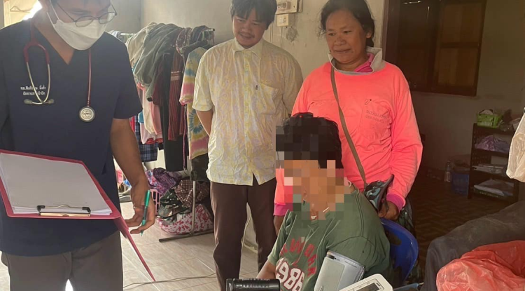 ร่วมลงพื้นที่ตรวจเยี่ยมผู้ป่วยในชุมชน และสนับสนุนยานพาหนะสำหรับเจ้าหน้าที่กลุ่มงานเวชกรรมฟื้นฟู อสม.ในพื้นที่ตำบลอุดมทรัพย์ กายภาพบำบัด อำเภอวังน้ำเขียว