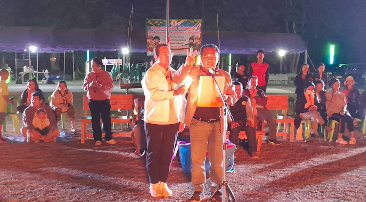 ประธานเปิดและร่วมกิจกรรมชุมนุมรอบกองไฟ ในการเข้าค่ายลูกเสือ/เนตรนารี ณ ค่ายลูกเสือชั่วคราว สนามกีฬาตำบลอุดมทรัพย์