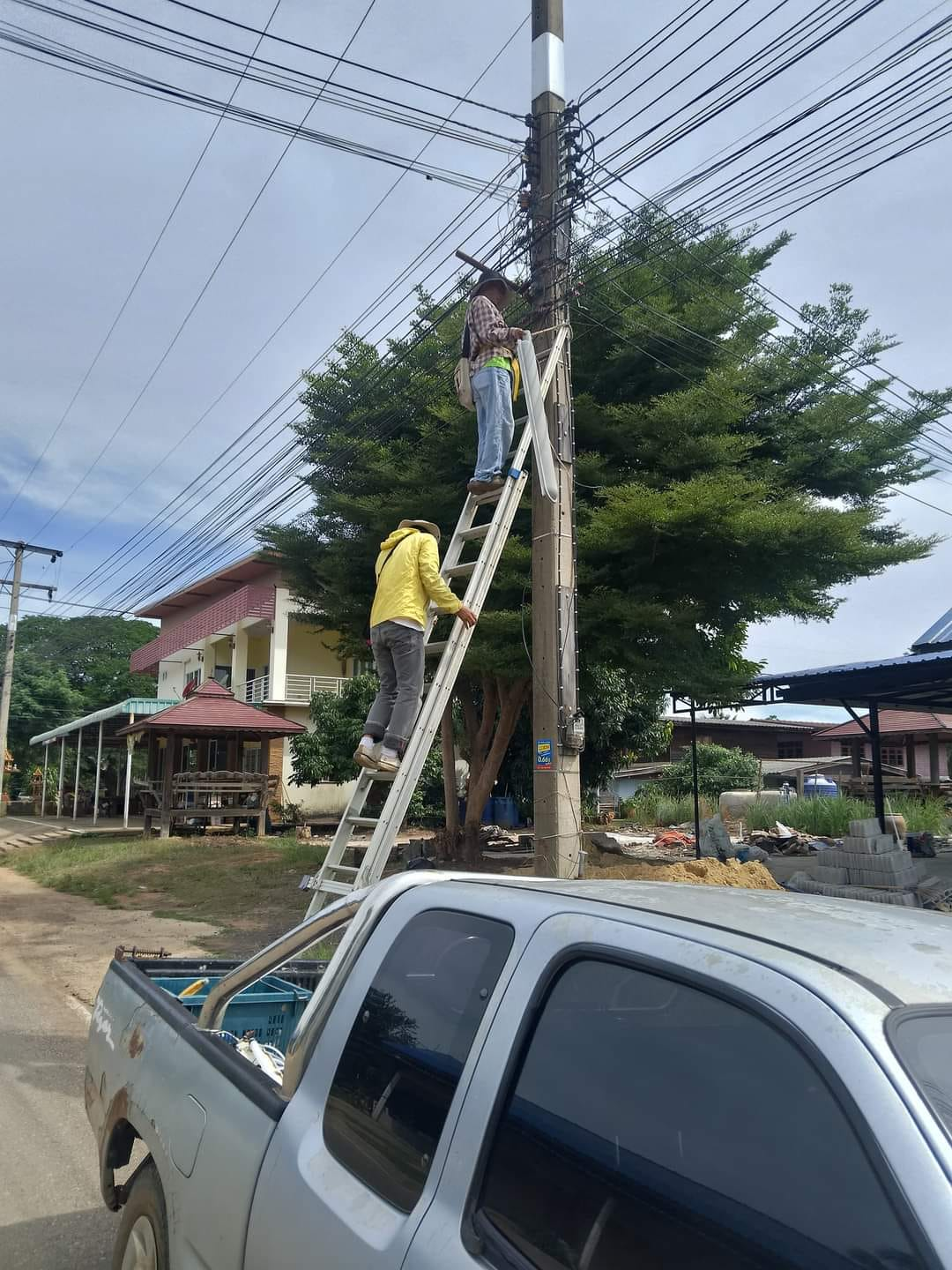 การดำเนินการตรวจสอบแก้ไข ซ่อมแซมไฟฟ้าส่องสว่างภายในหมู่บ้านบ้านวังน้ำเขียว หมู่ที่ 9 