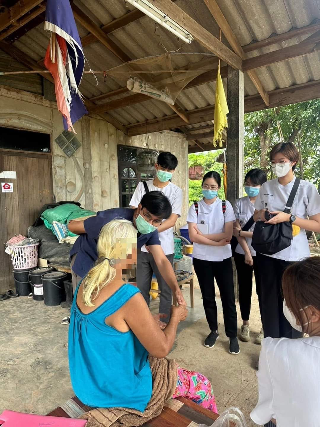 ร่วมลงพื้นที่ตรวจเยี่ยมผู้ป่วย/ผู้สูงอายุ และผู้พิการในชุมชน และสนับสนุนยานพาหนะสำหรับเจ้าหน้าที่โรงพยาบาลวังน้ำเขียว