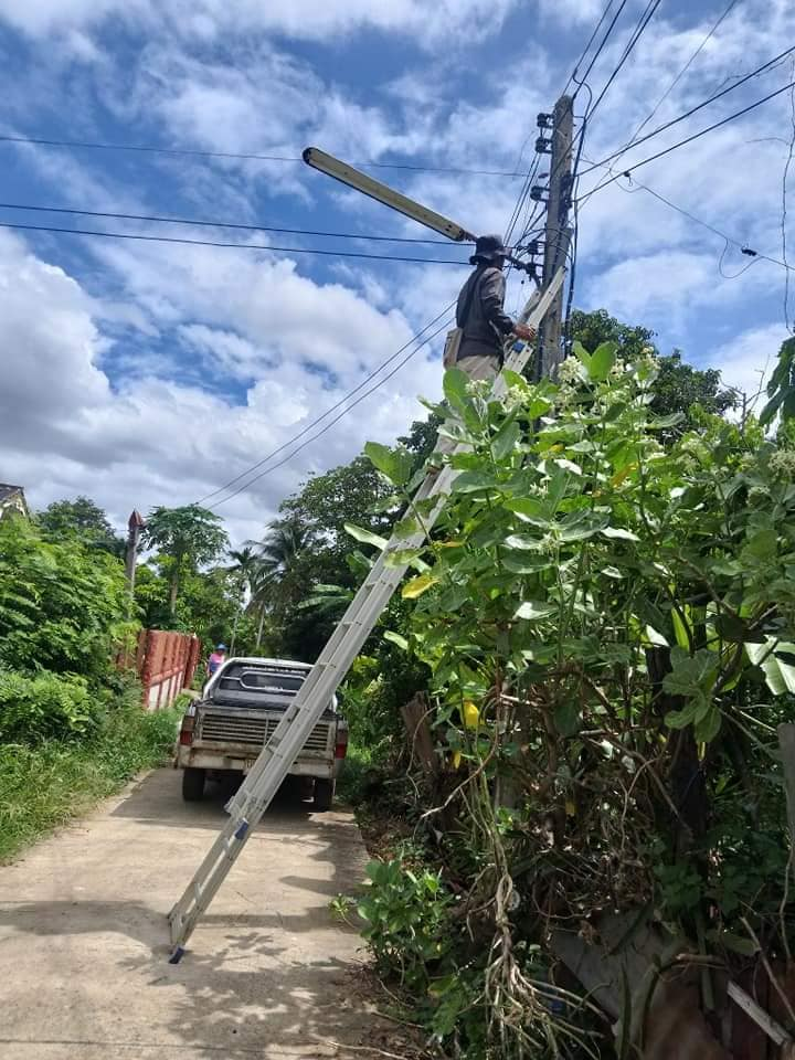 ดำเนินการตรวจสอบแก้ไข และซ่อมแซมไฟฟ้าส่องสว่างภายในหมู่บ้านบ้านอุดมทรัพย์พัฒนา หมู่ที่ 17