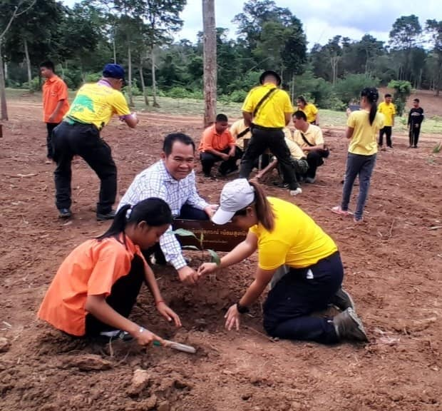 ร่วมกิจกรรมในโครงการปลูกป่าเฉลิมพระเกียรติเนื่องในโอกาสมหามงคลเฉลิมพระชนมพรรษา ๗๒ พรรษา พระบาทสมเด็จพระปรเมนทรรามาธิบดีศรีสินทรมหาวชิราลงกรณ พระวชิรเกล้าเจ้าอยู่หัว ณ สถานีวิจัยสิ่งแวดล้อมสะแกราช